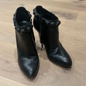 Burberry Ankle Boots - Vintage. Size 9.5